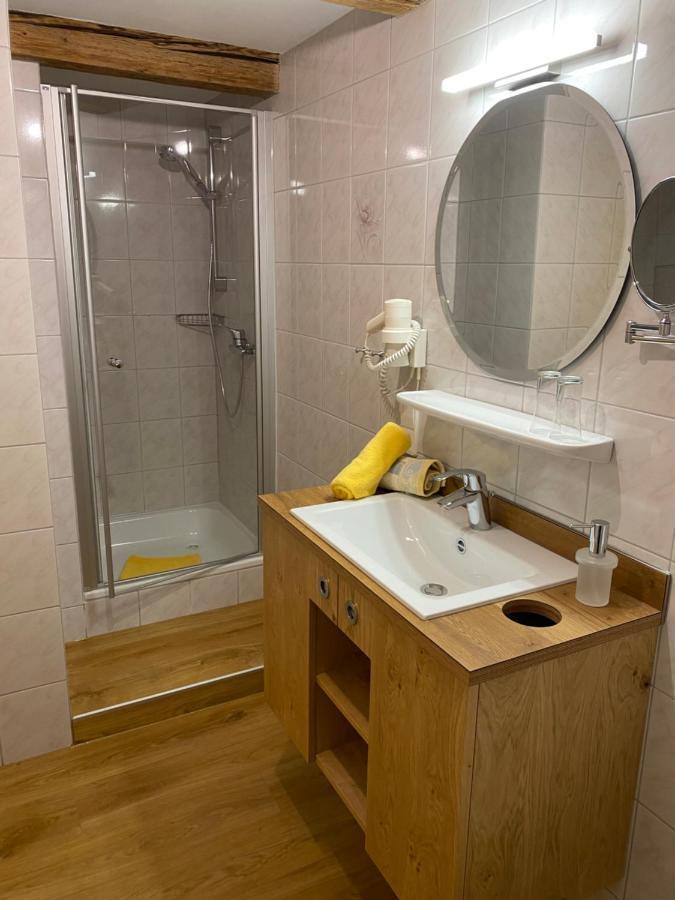 Gasthof - Pension - Adler ไวเลอร์-ซิมเมอร์แบร์ก ภายนอก รูปภาพ