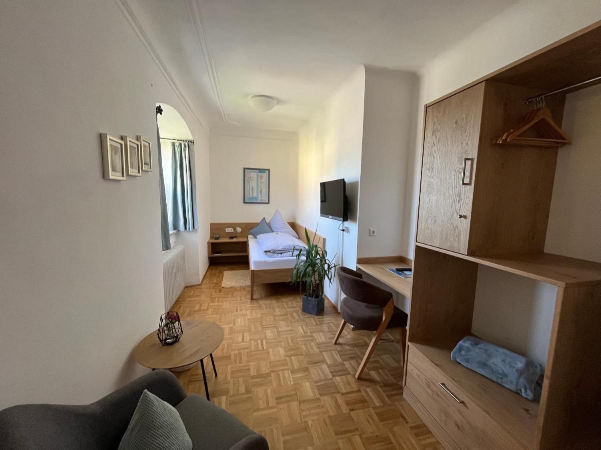 Gasthof - Pension - Adler ไวเลอร์-ซิมเมอร์แบร์ก ภายนอก รูปภาพ