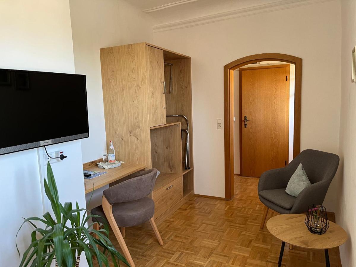 Gasthof - Pension - Adler ไวเลอร์-ซิมเมอร์แบร์ก ภายนอก รูปภาพ